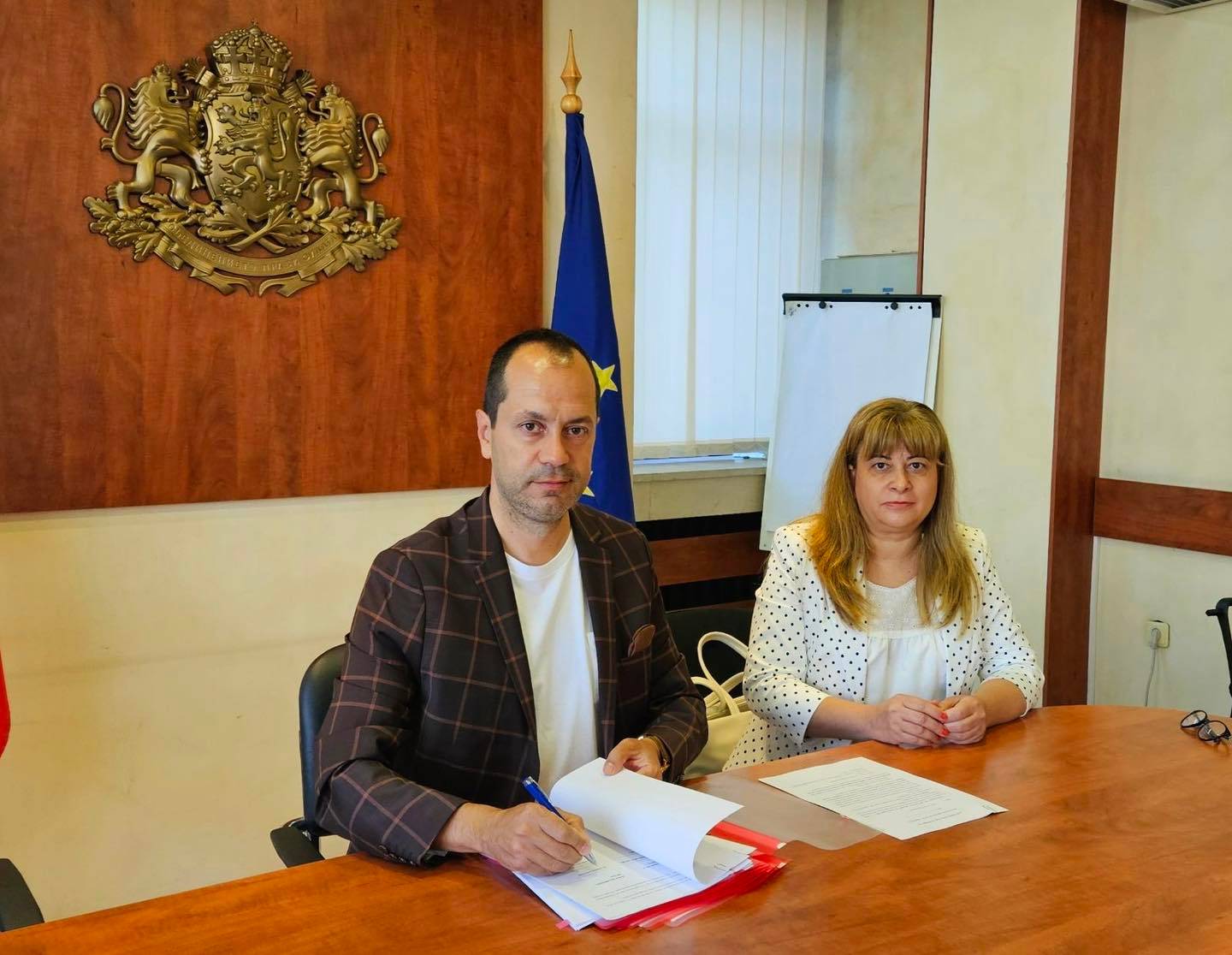 Кметът Калин Каменов подписа споразумение в регионалното министерство, с което се осигуряват над 7 200 000 лева за реализиране на мащабните строителни дейности в града
